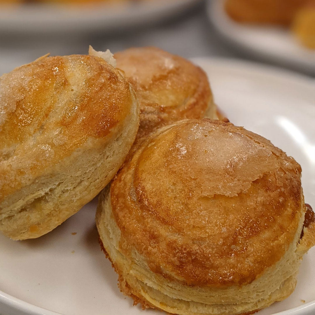 Café 160˚C Pastel Gloria de Guayaba - Guava Filled Puff Pastry Cake